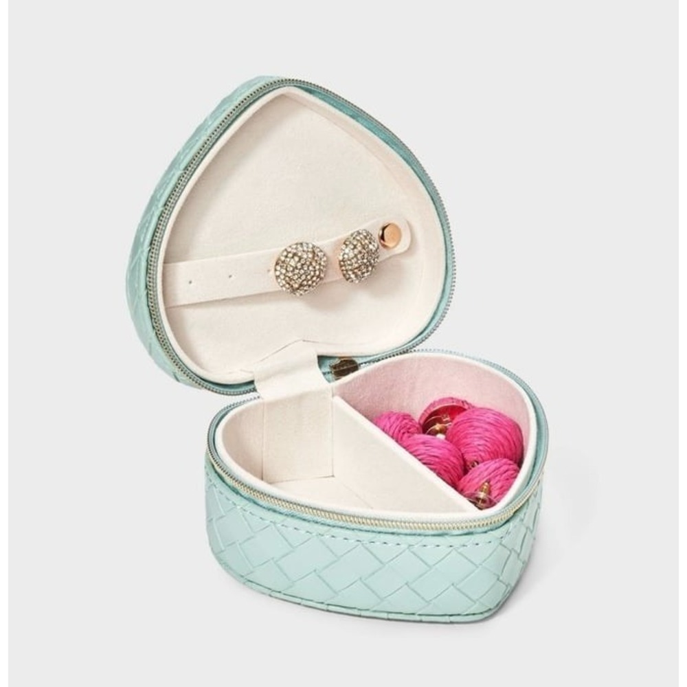 Heart Woven Travel Jewelry Organizer - Picture 2 of 2